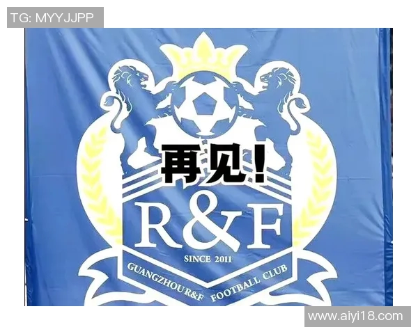 足球传奇人物的崛起与辉煌岁月解析：从草根到世界之巅的拼搏故事